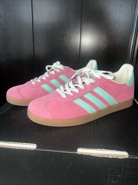 Never worn - adidas Pink Suede Sneakers with Mint Stripes
